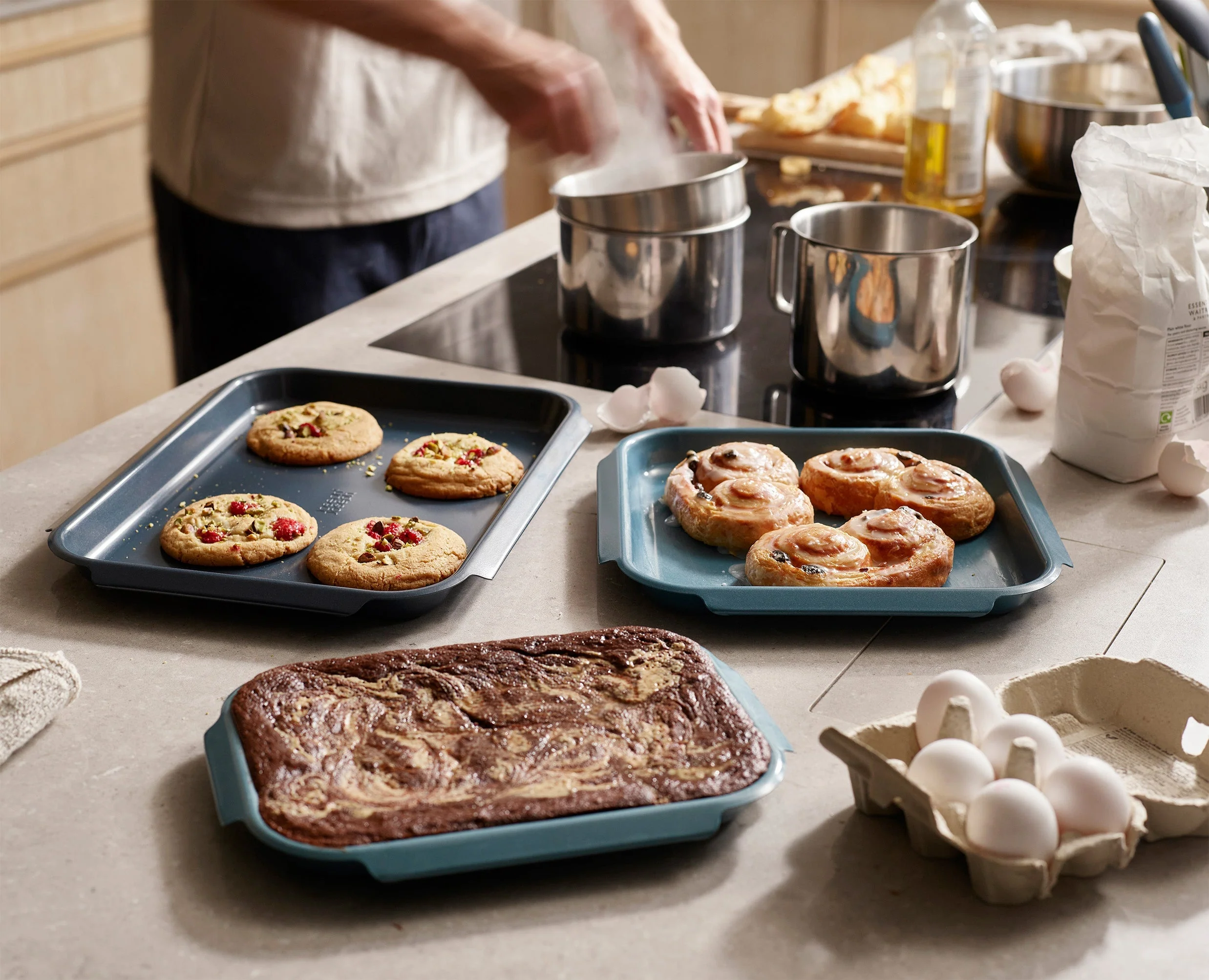 6-piece Nest™ Non-stick Baking Tray Set - Image 2