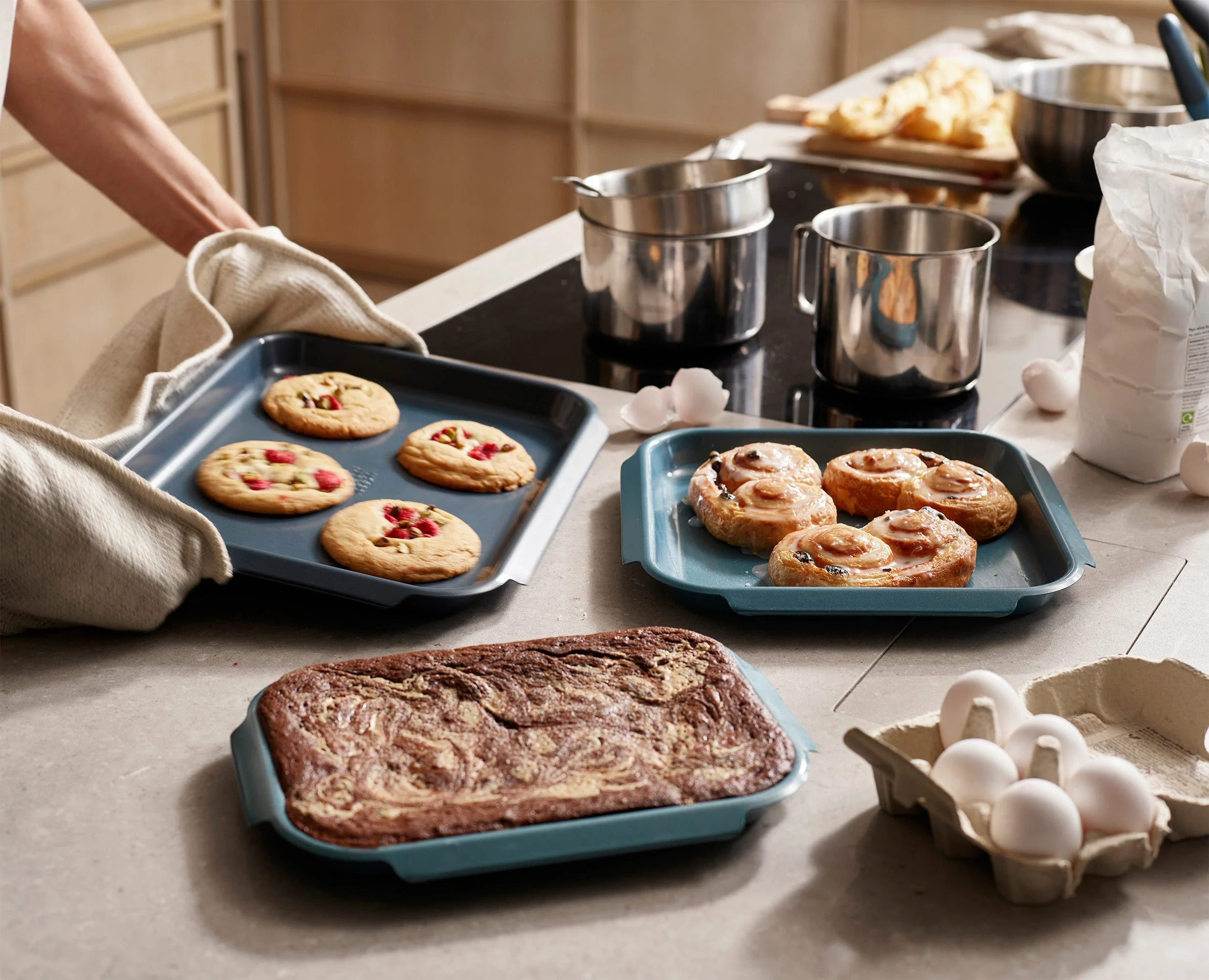 6-piece Nest™ Non-stick Baking Tray Set - Image 4