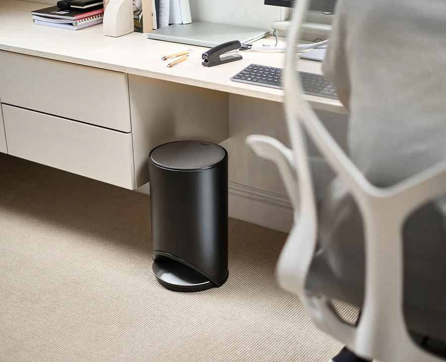 Arc™ 10L Easy-push Matt Black Pedal Bin - Image 2