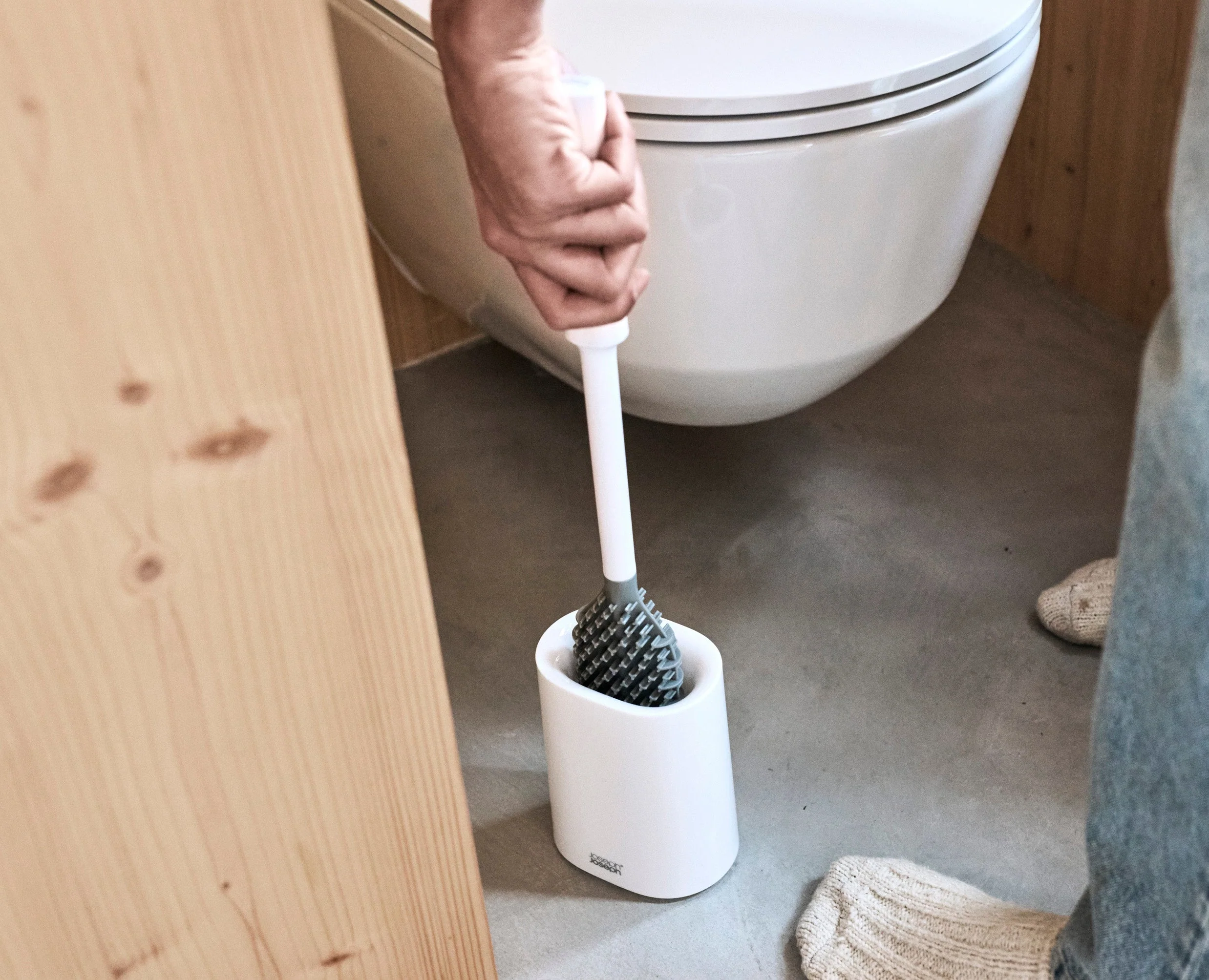 Flex™ TriBlade Lite White Toilet Brush - Image 2