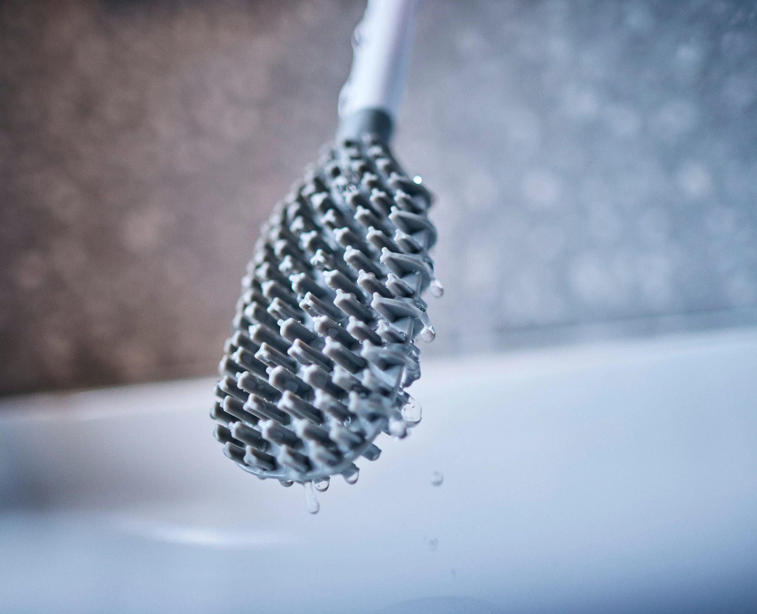 Flex™ TriBlade Pack of 2 Grey Replacement Toilet Brush Heads - Image 2